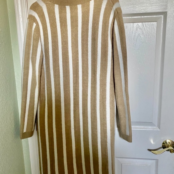 Sweater - Picture 2 of 4